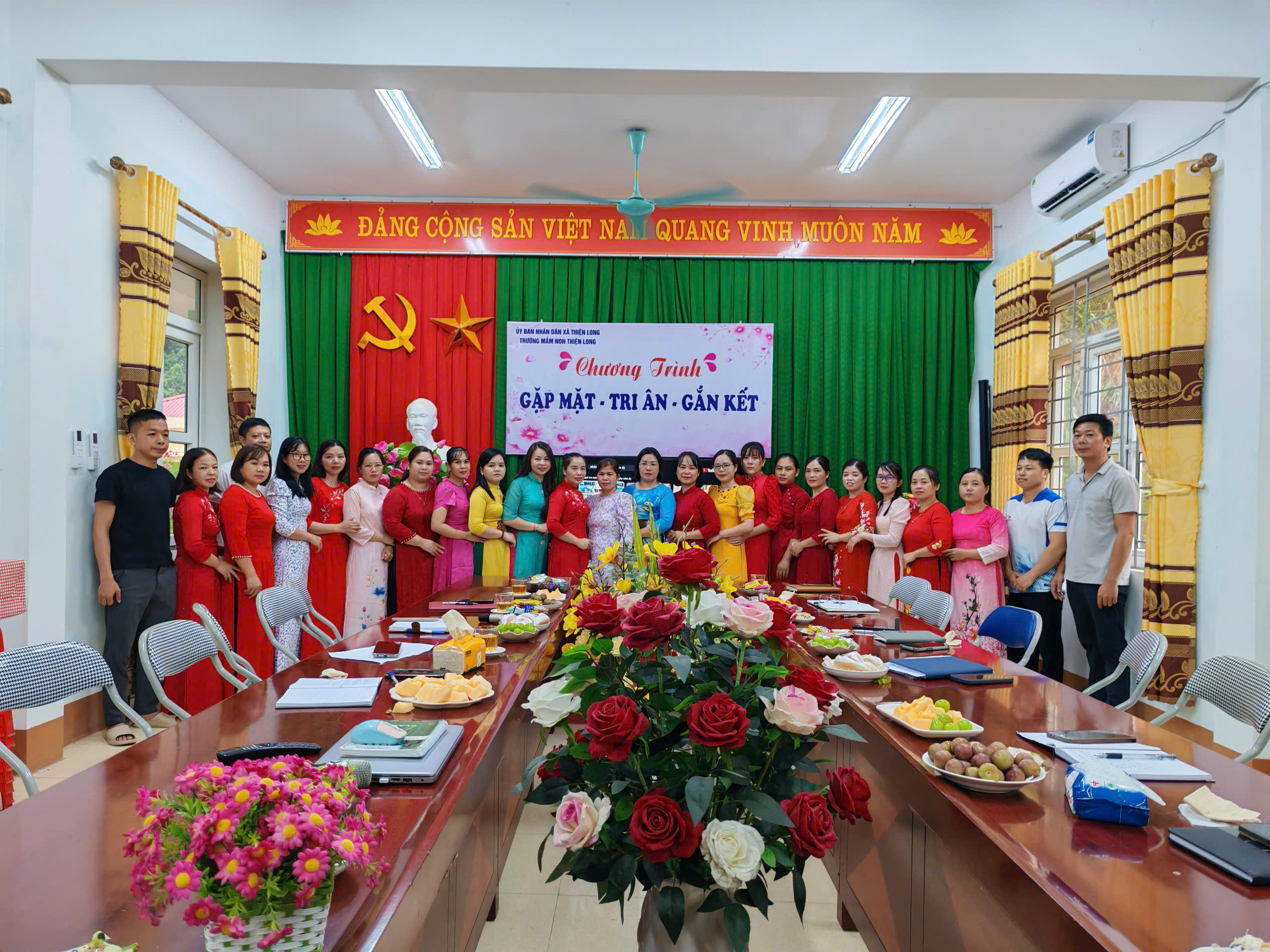 Chương trình gặp mặt, chia tay giáo viên thôi công tác
